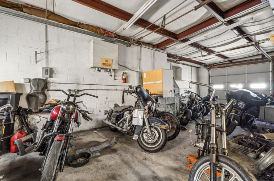 More Photos Of 1222 Hardin Rd, Dallas Flex For Lease