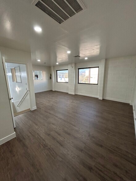 More Photos Of 5790 Wynn Rd, Las Vegas Showroom For Lease