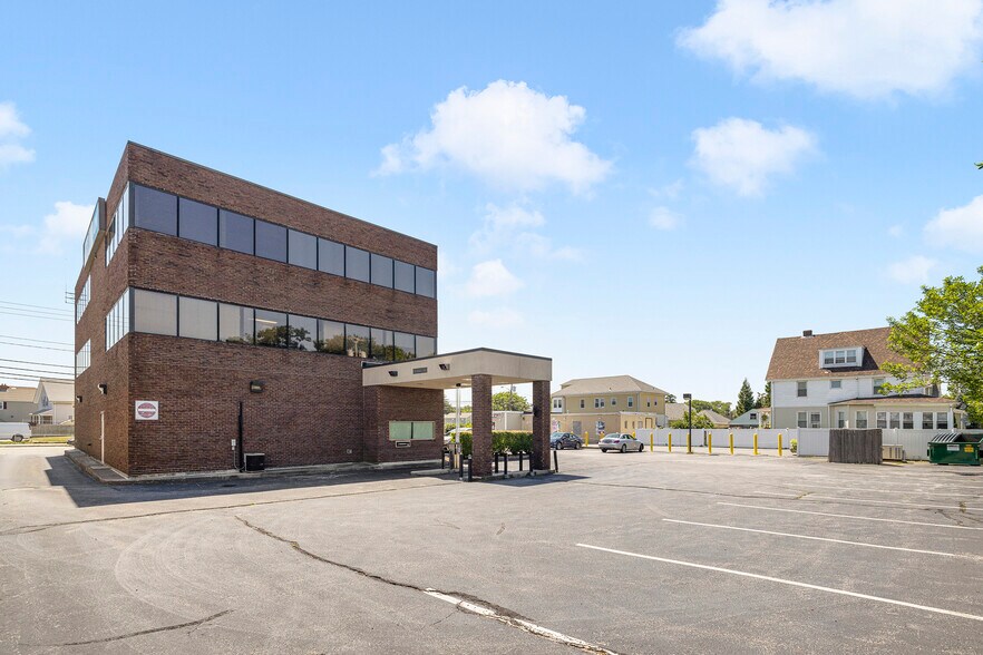 More Photos Of 999 S Broadway, East Providence Medical For Lease