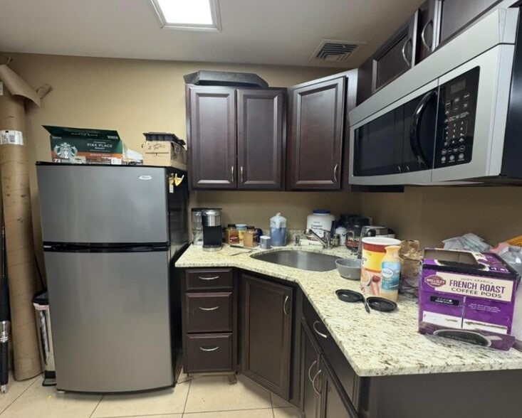 More Photos Of 110-112 Florida St, Farmingdale Warehouse For Sale