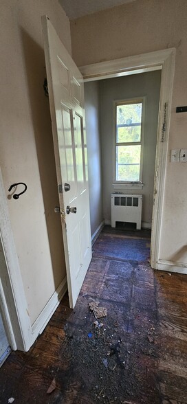 More Photos Of 9 E 44th St, Wilmington Office Residential For Sale