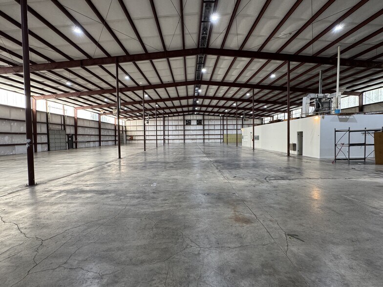 More Photos Of 160 Industrial Dr, Jackson Distribution For Lease