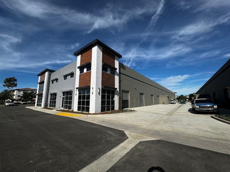 More Photos Of 1400 Graves Ave, Oxnard Distribution For Lease
