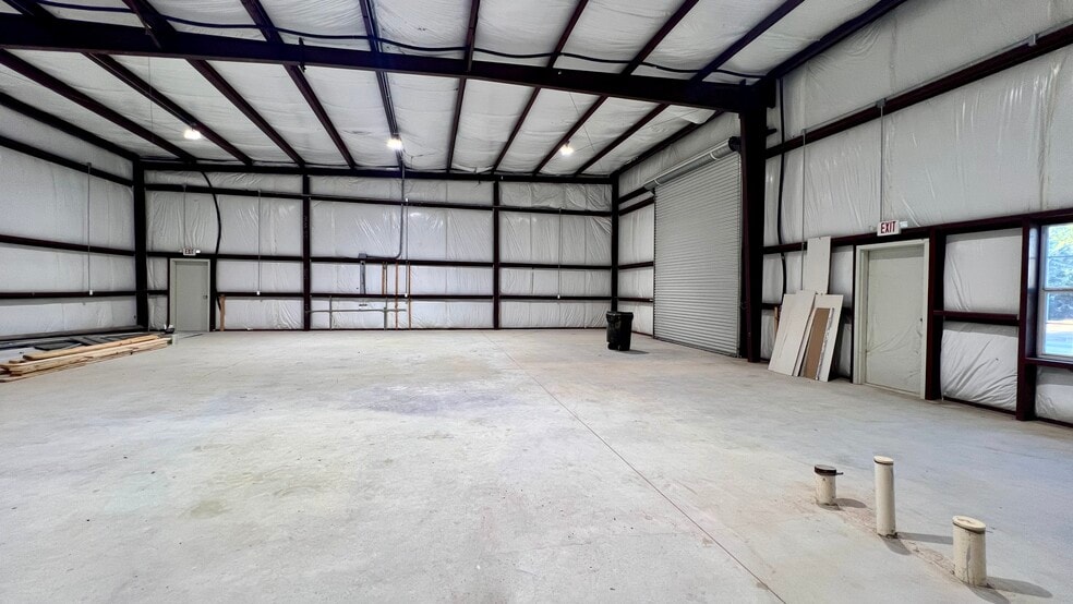 More Photos Of 7822 Fortune Dr, San Antonio Warehouse For Lease
