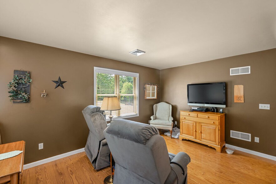 More Photos Of 40 Hospital Rd, Gettysburg Hotel For Sale