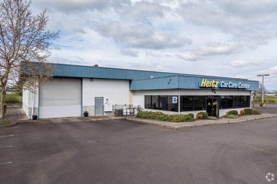 More Photos Of 4689 W 11th Ave, Eugene Freestanding For Sale