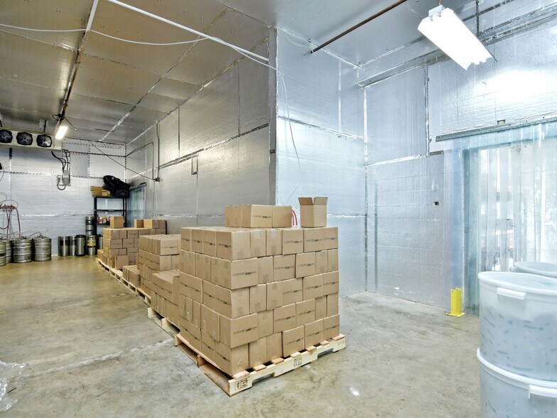 More Photos Of 414 Vera Cruz, San Antonio Warehouse For Lease