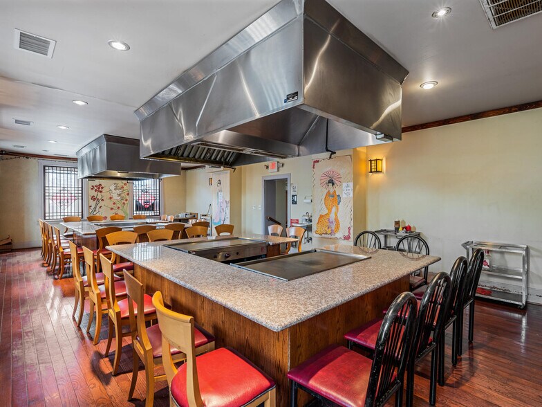 More Photos Of 1495 Farmington Ave, Pottstown General Retail For Sale