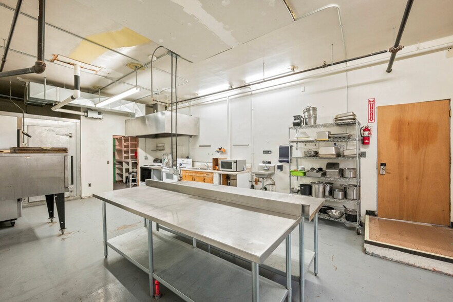 More Photos Of 115 NW State St, Pullman Loft Creative Space For Sale