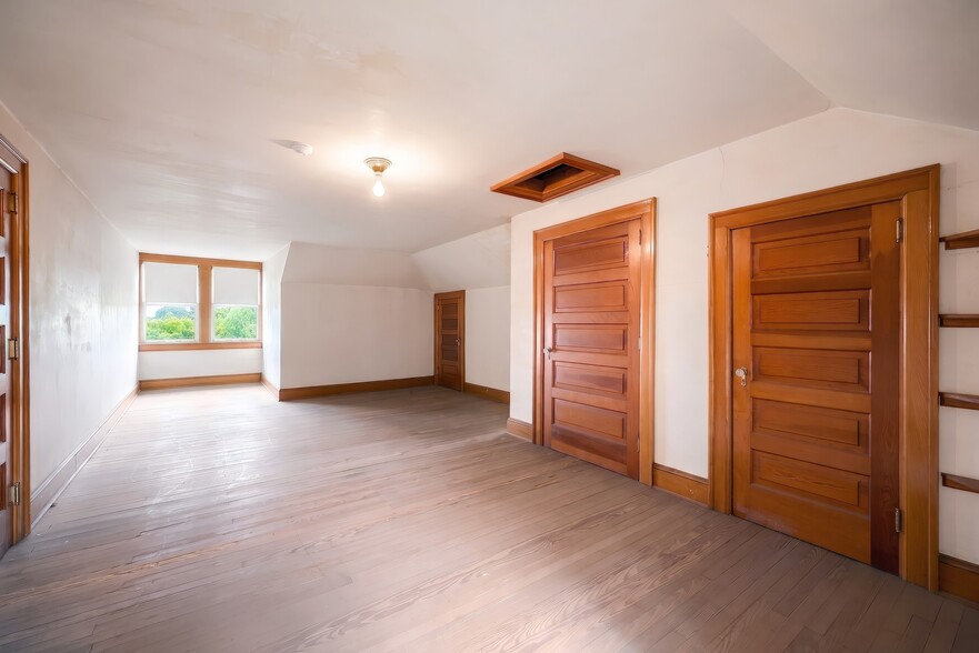 More Photos Of 41 W Main St, Fawn Grove Flex For Sale