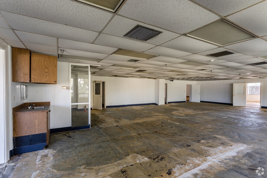 More Photos Of 228 N Ridgewood Ave, Daytona Beach Office Residential For Sale