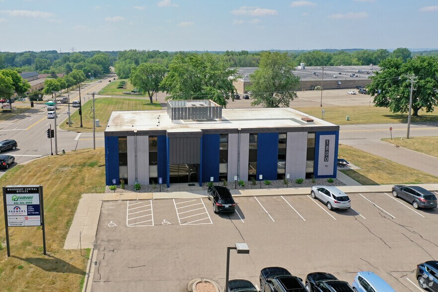 More Photos Of 1800 Wooddale Dr, Woodbury Unknown For Lease