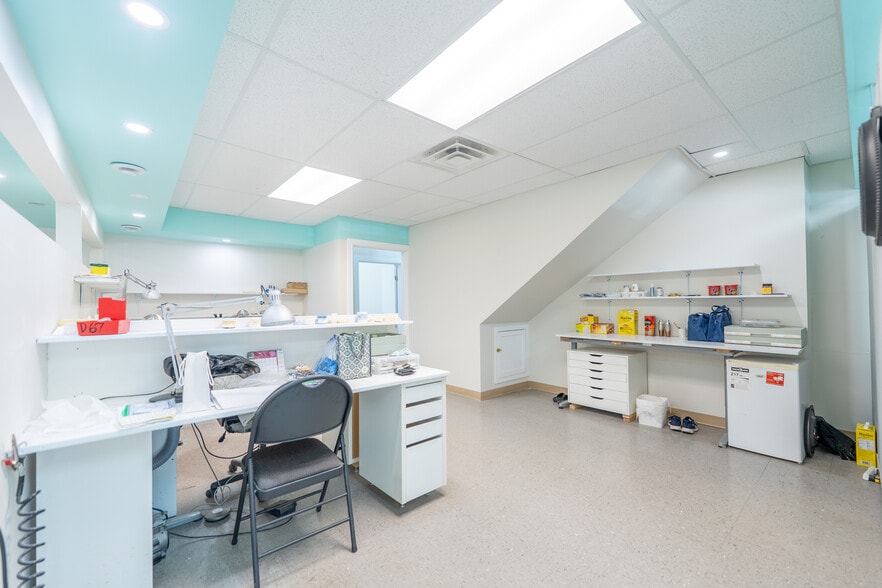 More Photos Of 3160 Parsons Rd NW, Edmonton Office Residential For Sale