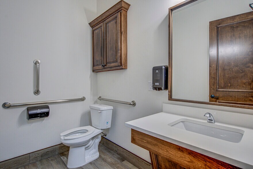 More Photos Of 1301 Magnolia Ct, Moore Office For Lease