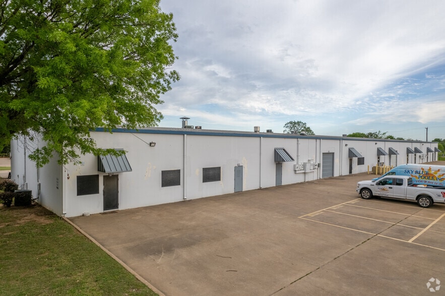 More Photos Of 8212 Northeast Pky, North Richland Hills Unknown For Lease