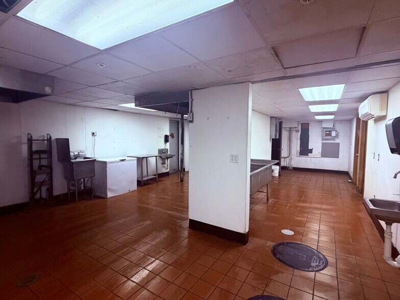 More Photos Of 103 3RD St N, La Crosse Restaurant For Sale