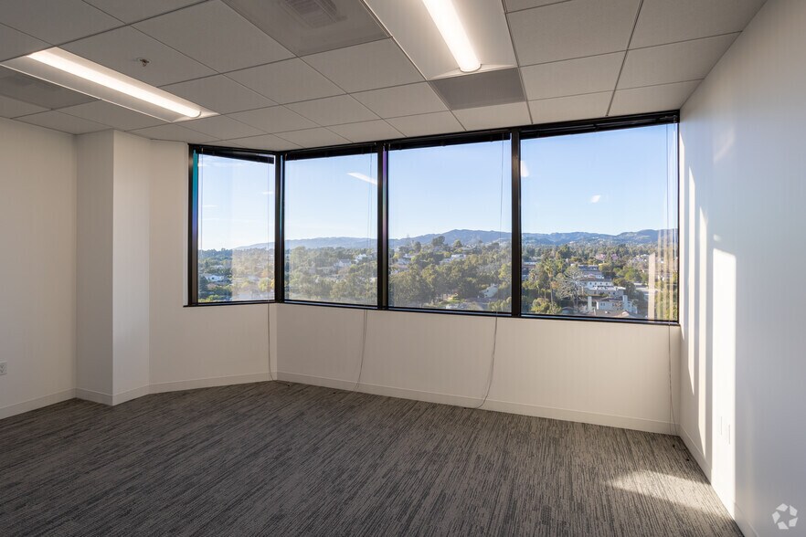 More Photos Of 12424 Wilshire Blvd, Los Angeles Office For Lease