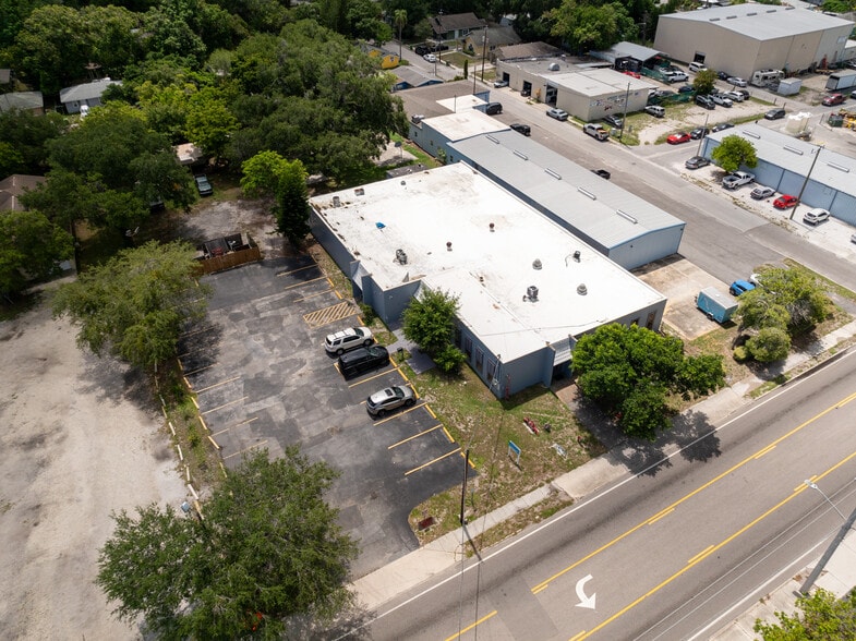 More Photos Of 1027 9th St W, Bradenton Shelter For Lease