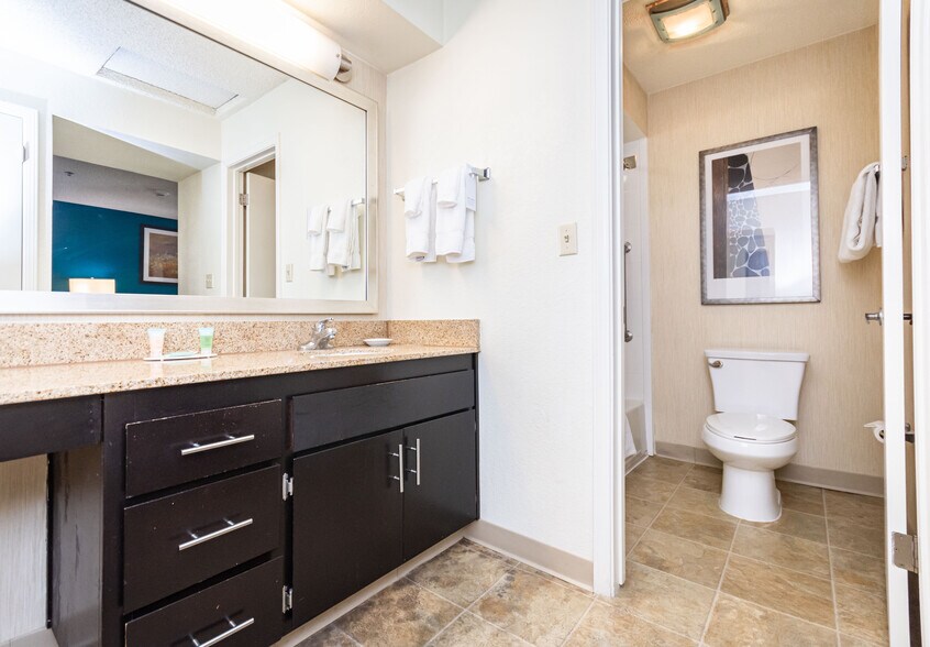 More Photos Of 1530 Howe Ave, Sacramento Hotel For Sale