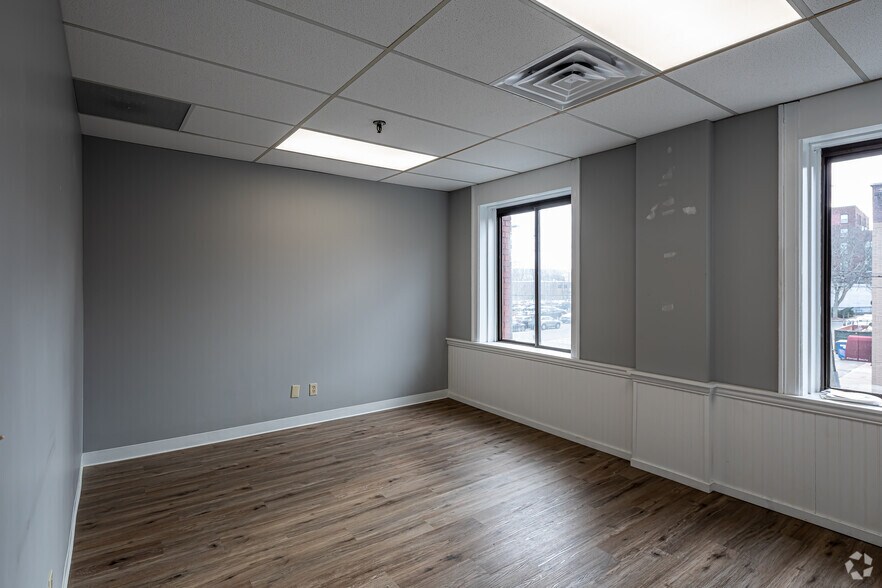 More Photos Of 62 Washington St, Middletown Office For Lease