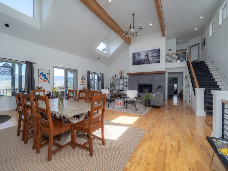 More Photos Of 20300 NE Highway 240, Newberg Hotel For Sale