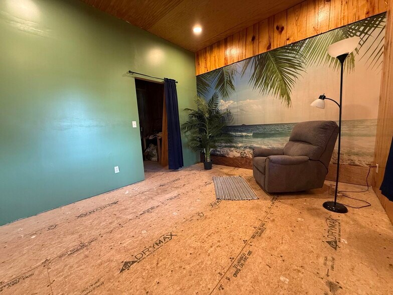 More Photos Of 401 N Busch Ave, Mountain Grove Office For Sale