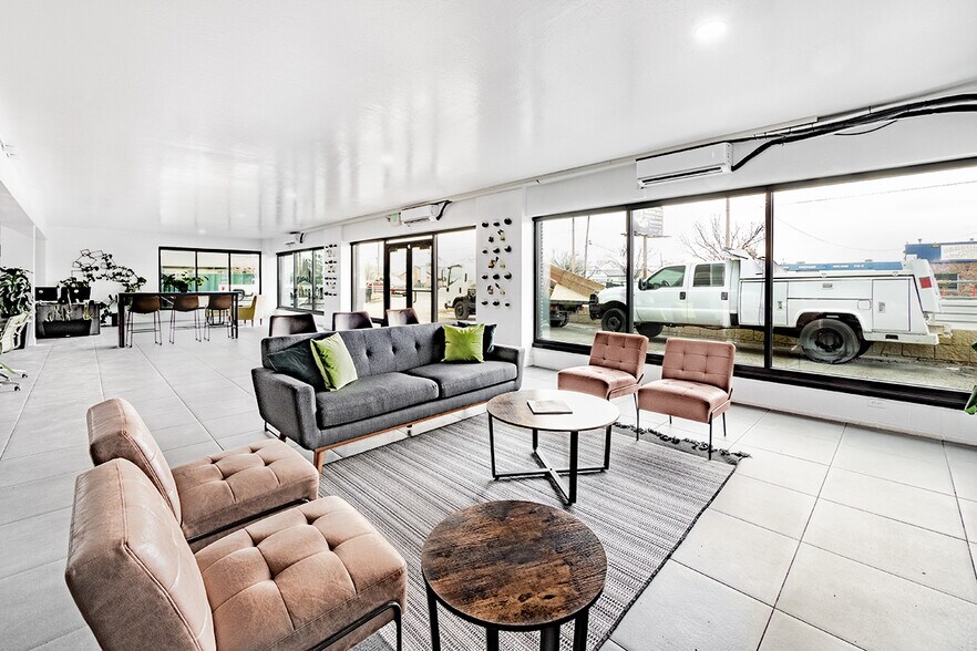 More Photos Of 910 Glendale Ave, Sparks Showroom For Sale