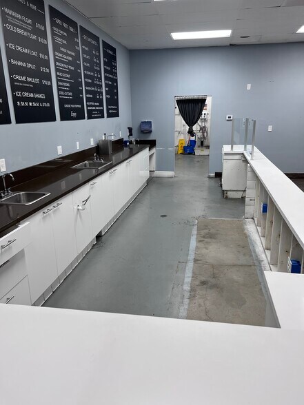 More Photos Of 15355 Sherman Way, Van Nuys Unknown For Lease