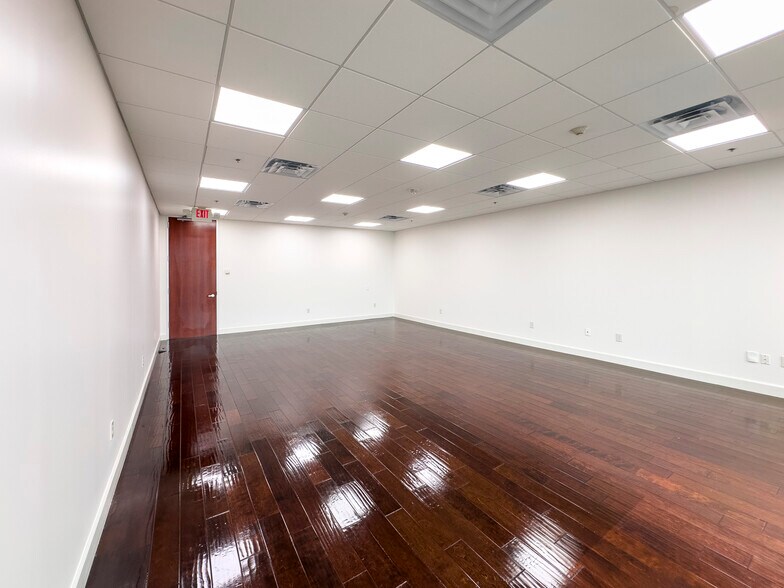 More Photos Of 9999 Bellaire Blvd, Houston Medical For Lease