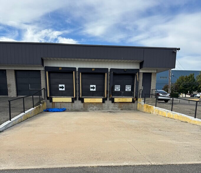 More Photos Of 590 Lordship Blvd, Stratford Warehouse For Sale