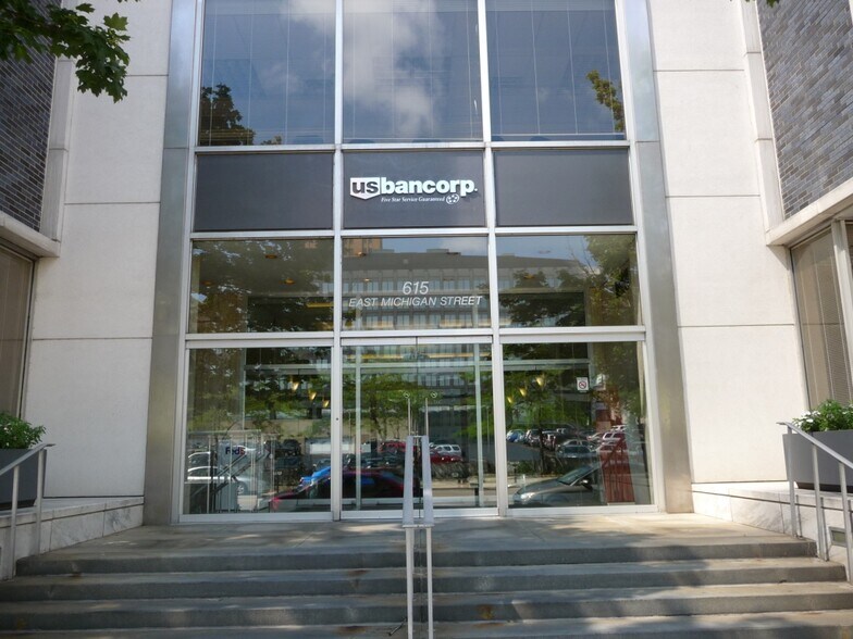 More Photos Of 615 E Michigan St, Milwaukee Office For Sale