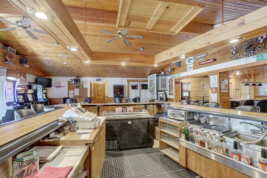 More Photos Of 711 W Racine St, Jefferson Restaurant For Sale