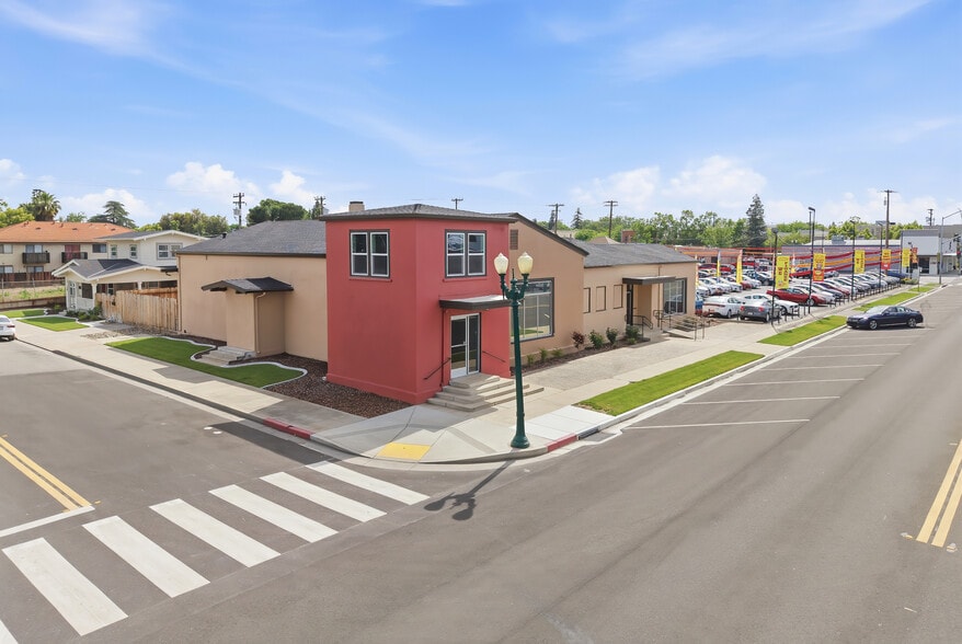 More Photos Of 223 N Center St, Turlock Freestanding For Lease