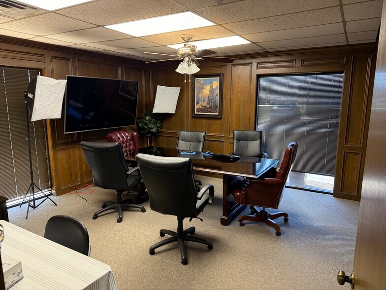 More Photos Of 11902 N Pennsylvania Ave, Oklahoma City Office For Lease