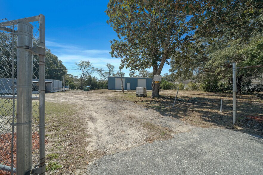 More Photos Of 4820 NE 35th St, Silver Springs Auto Dealership For Sale