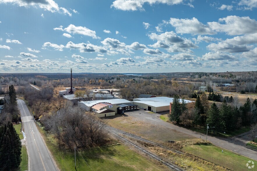 More Photos Of 236 S 2nd St, Butternut Distribution For Lease