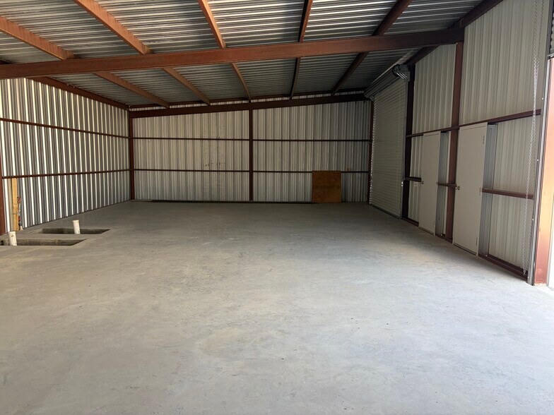 More Photos Of 12425 Airport Rd, Hearne Unknown For Lease