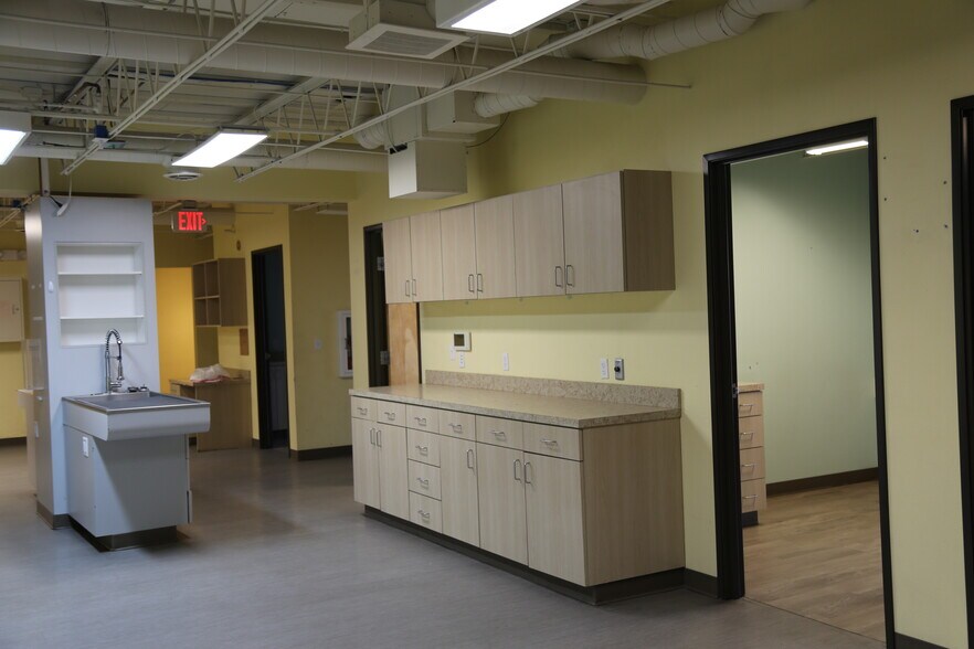 More Photos Of 136 Washington SE, Albuquerque Storefront Retail Office For Sale