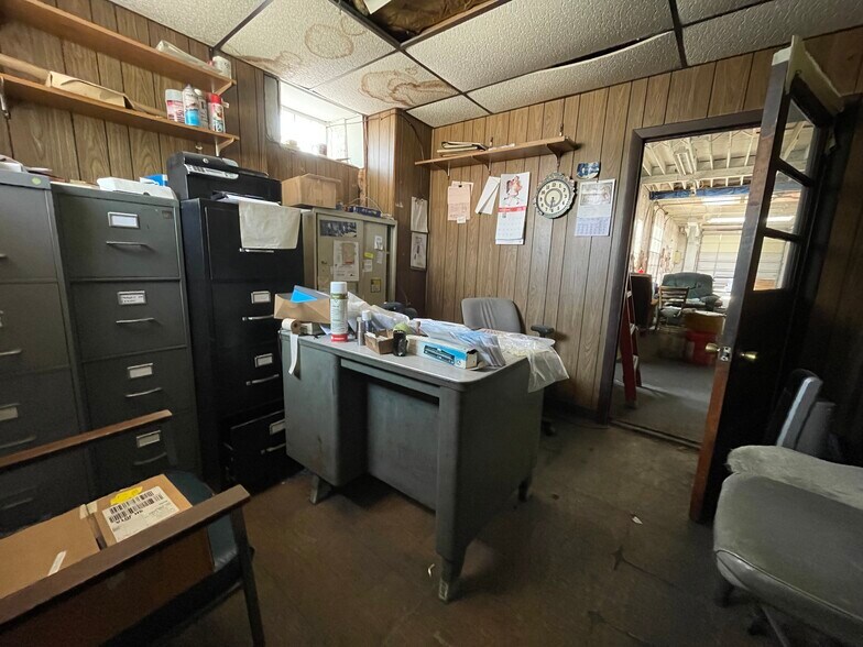 More Photos Of 1744 Indianapolis Blvd, Whiting Manufacturing For Sale