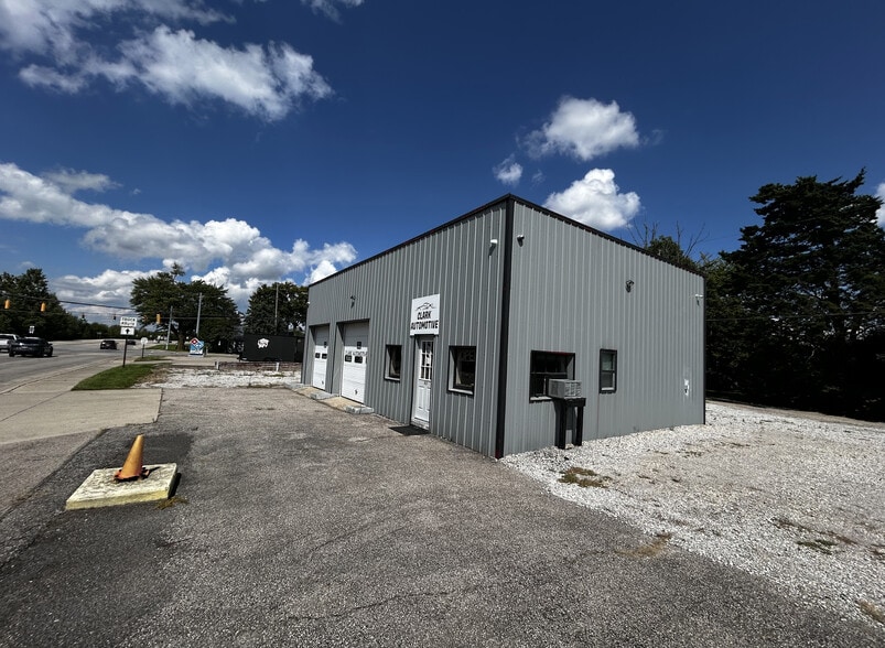 Primary Photo Of 117 S Jefferson Ave, Plain City Auto Repair For Sale