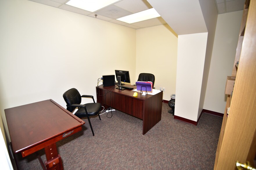 More Photos Of 70 Industrial Park Dr, Waldorf Warehouse For Lease