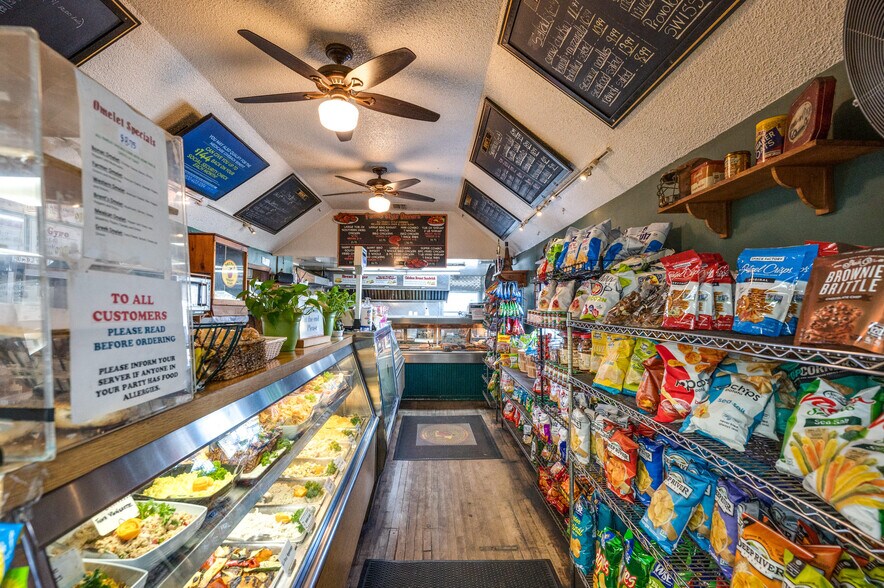 More Photos Of 8 Montauk Hwy, East Hampton Specialty For Lease