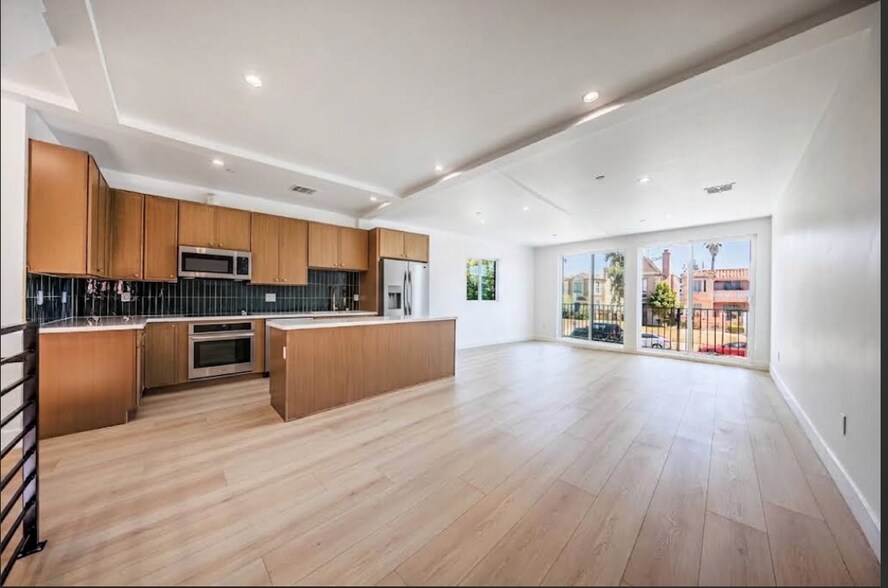 More Photos Of 1259 S Longwood Ave, Los Angeles Apartments For Sale