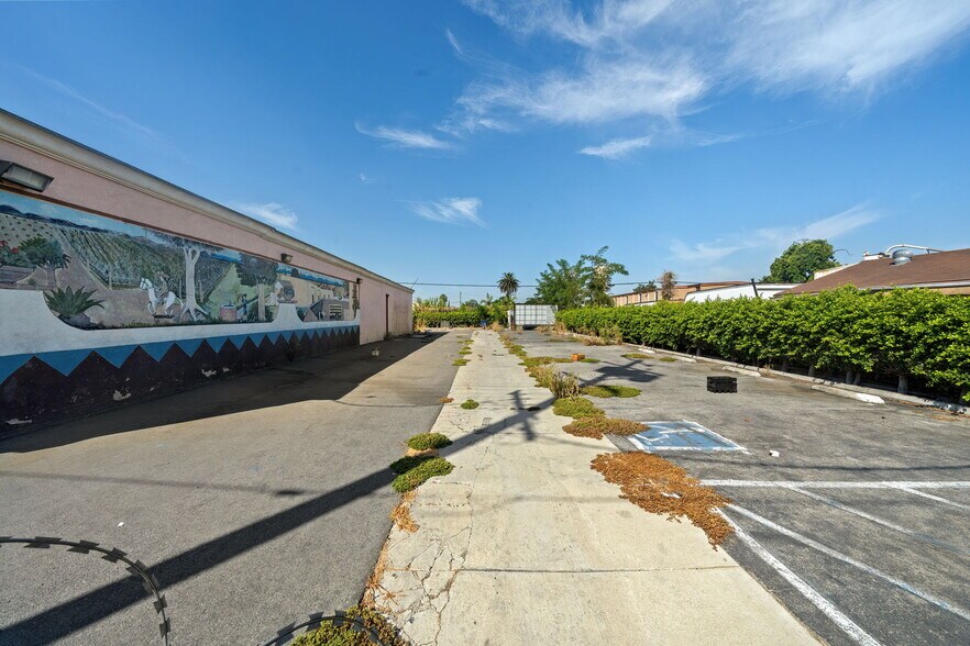 More Photos Of 1709 N Willowbrook Ave, Compton Supermarket For Sale