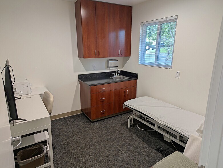 More Photos Of 465 March Ave, Healdsburg Medical For Lease