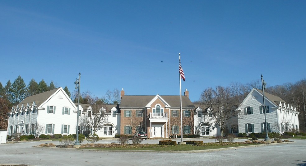 Primary Photo Of 7160 Chagrin Rd, Chagrin Falls Office For Lease