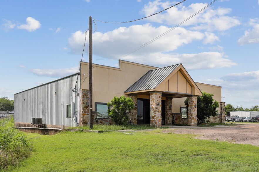Primary Photo Of 2604 S IH 35, Belton Flex For Lease