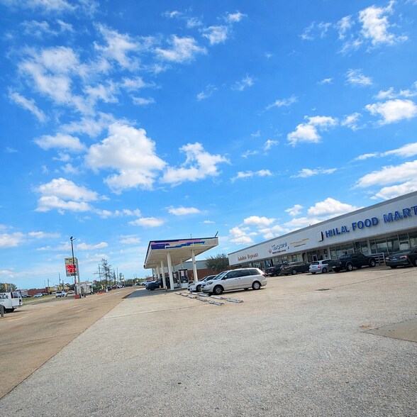 More Photos Of 12228 Antoine Dr, Houston Service Station For Lease