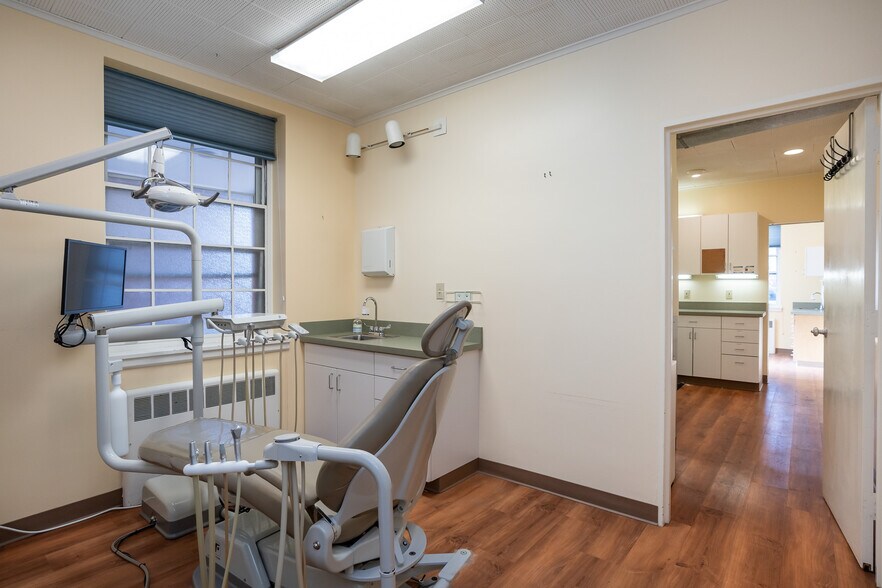 More Photos Of 264 Elm St, Northampton Office For Lease