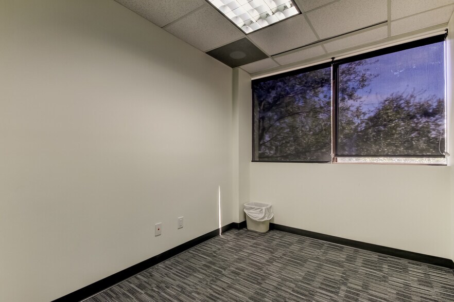 More Photos Of 12425 28th St N, Saint Petersburg Office For Lease